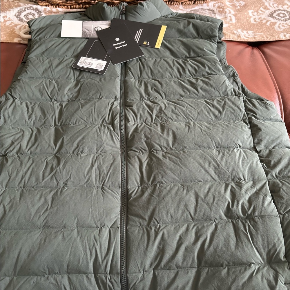 Men’s Lululemon Navigation Down Vest size M with tags -color Spruce